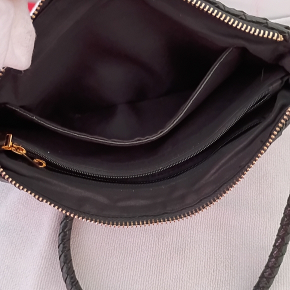 Sondra Roberts Squared Chic Black With Gold Accents Woven Purse. - Picture 8 of 12